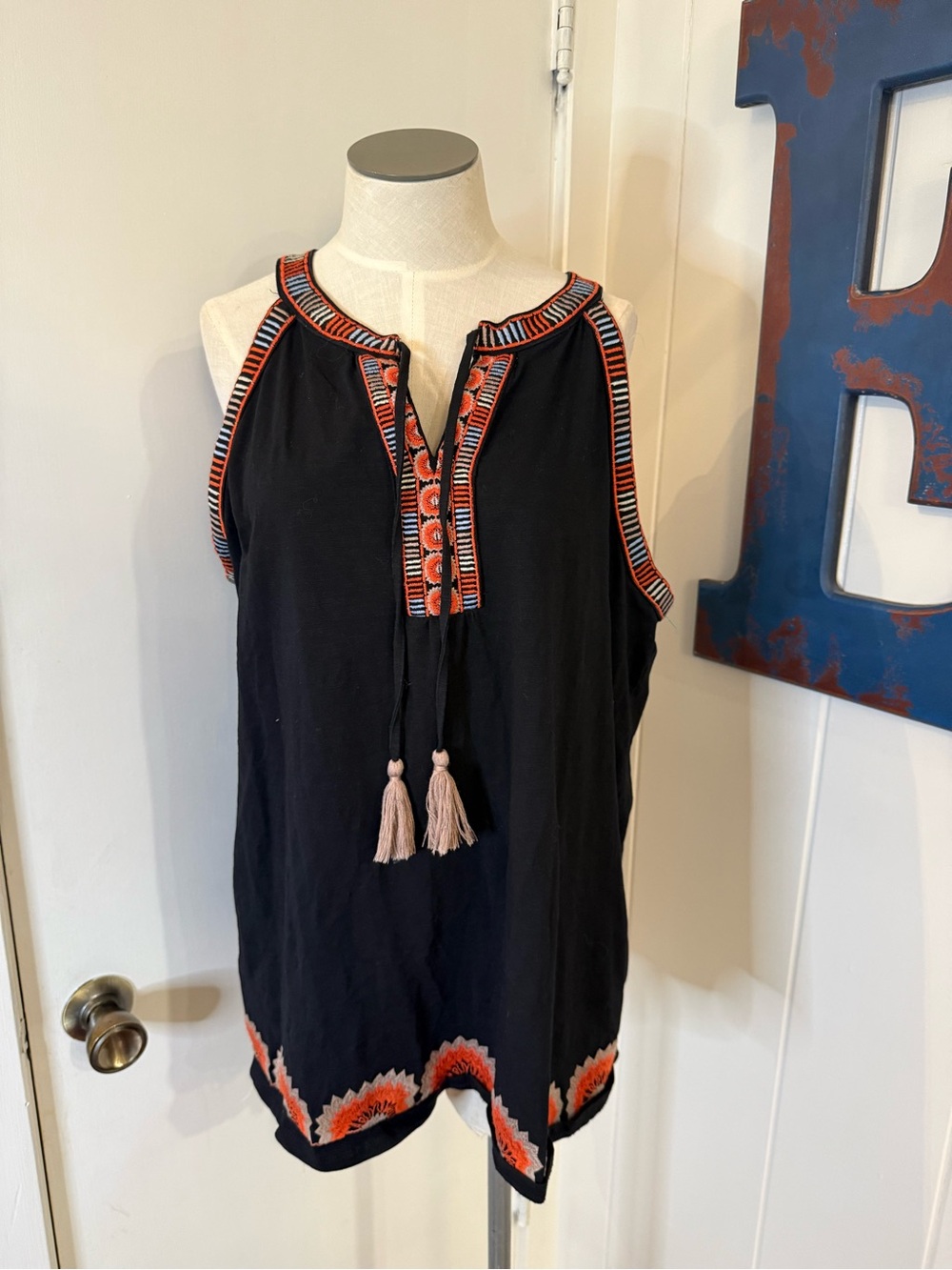 THML Black Embroidered Sleeveless Tunic with Coral Trim Tie neck Sz XXL